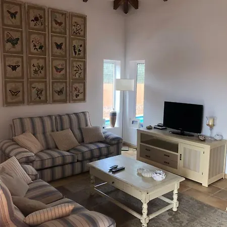 Rosas Villa