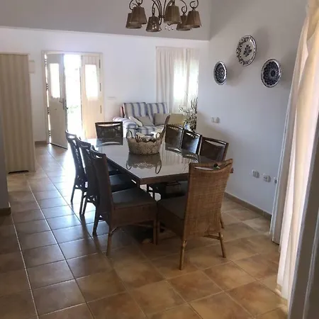 Rosas Villa La Oliva