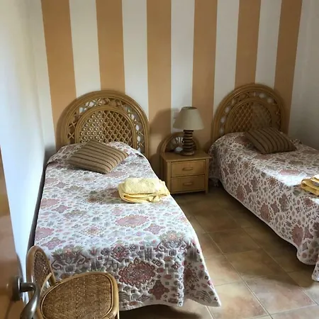 Rosas Villa