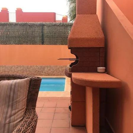 Rosas Villa La Oliva